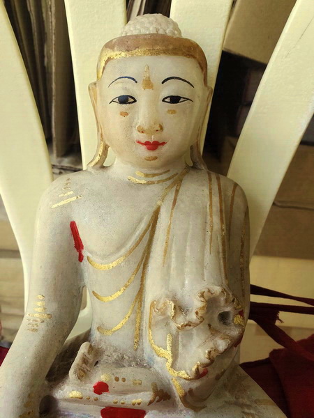 พระบูชาหินอ่อนศิลปะมอญพม่า หน้าตัก 6 นิ้ว สวยมากค่ะ