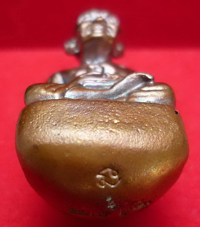 หลวงปู่ทวด พิมพ์เบ้าทุบ รุ่นแรก(กรรมการ)  เนื้อทองแดงผิวไฟ  วัดในหาน จ.ภูเก็ต ปี พ.ศ.๒๕๓๖