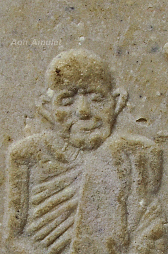 พระเนื้อผงพิมพ์ห้าเหลี่ยม หลวงปู่แหวน สุจิณฺโณ วัดดอยแม่ปั๋ง พศ.2517