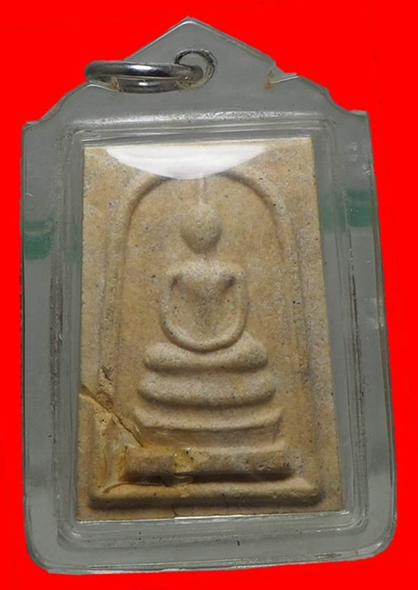 สมเด็จวัดกุฏโง้ง หลวงปู่ทิมปลุกเศกพระมีแตกหัก ร้าวรานและซ่อมมาตามภาพครับท่าน