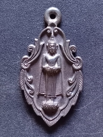 หลวงพ่อวัดบ้านแหลม เนื้อเงิน เคาะเดียว