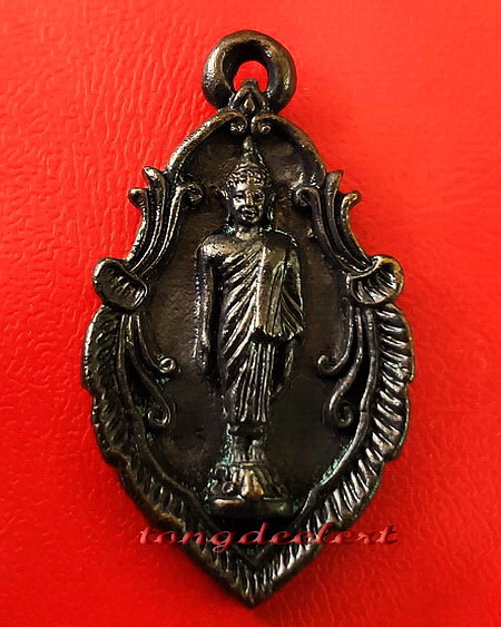 เหรียญหล่อใบสาเก พระพุทธเจ้าปางเปิดโลก หลวงปู่หลิว วัดไร่แตงทอง ปี 2539 สวยมากค่ะ