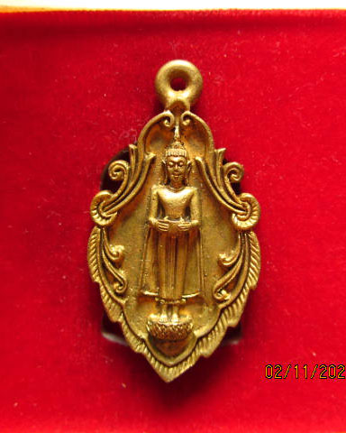 เหรียญหล่อหลวงพ่อบ้านแหลม พิมพ์นิยมรูปใบสาเก วัดเพชรสมุทร รุ่นพิเศษ ปี 2538 ตอกโค้ด