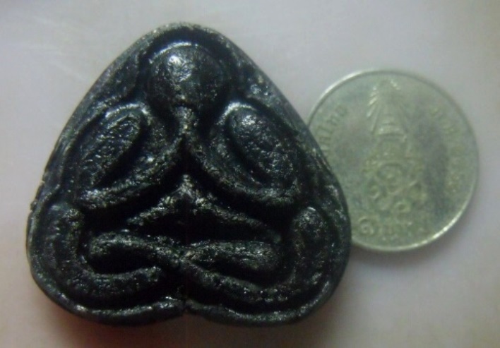 **วัดใจ**พระปิดตามหาลาภ เนื้อผงคลุกรัก หลังปิดทอง เก่าๆ ไม่ทราบที่**เนื้อจัด สวยๆ เชิญชมครับ