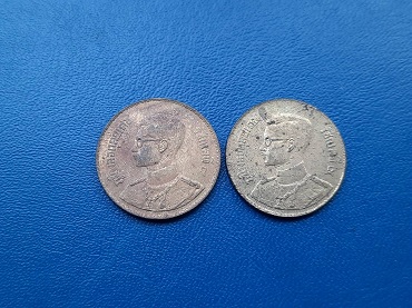 เหรียญ 50 สตางค์ ร.9 ปี 2493 ผิวเดิม สวยๆ รวม 2 เหรียญ