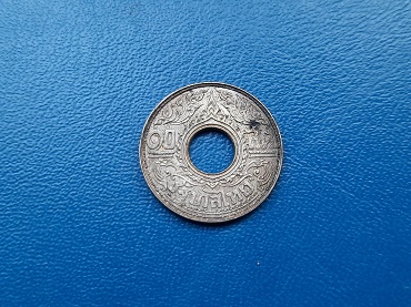 เหรียญเงิน 10 สตางค์ ร.8 ปี 2484 ลายกนก-แข้งสิงห์ ดอกพิกุล ลวดลายชัดเจน ผิวเดิม สวยๆ