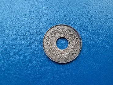 เหรียญเงิน 10 สตางค์ ร.8 ปี 2484 ลายกนก-แข้งสิงห์ ดอกพิกุล ลวดลายชัดเจน ผิวเดิม สวยๆ