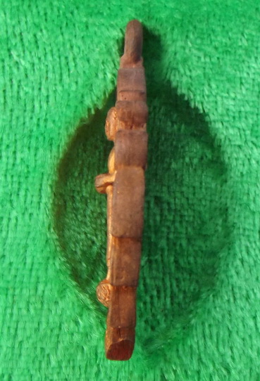 เหรียญหล่อหลวงพ่อวัดบ้านแหลมพิมพ์นิยมรูปใบสาเก เนื้อทองแดงสัมฤทธิ์ รุ่นพิเศษ ๔๐ วัดเพชรสมุทรวรวิหาร 