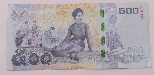  แบงค์ 500 ด้านหลังเป็นรูปพระราชินี