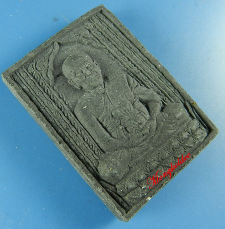 หลวงพ่อทวด รุ่นสร้างหอสมุด ปี35 พระอาจารย์นอง วัดทรายขาว จ.ปัตตานี เนื้อผงว่านสีดำ 