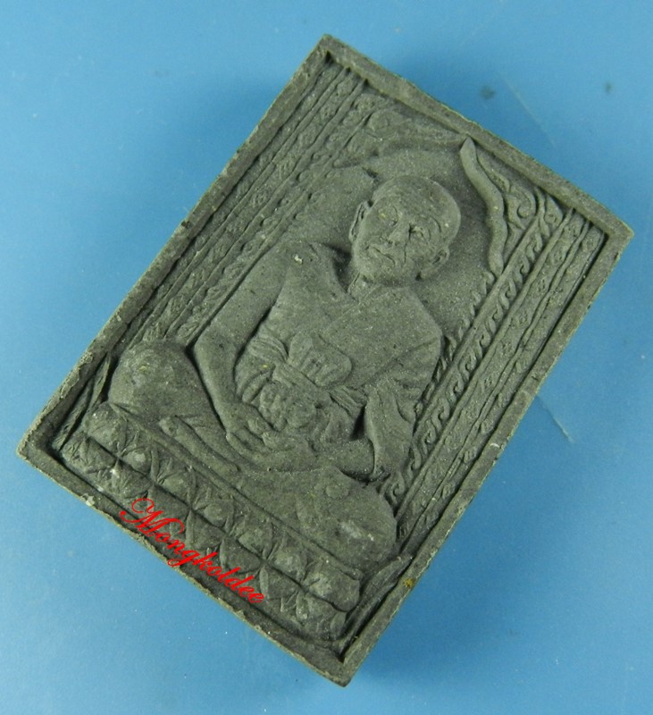 หลวงพ่อทวด รุ่นสร้างหอสมุด ปี35 พระอาจารย์นอง วัดทรายขาว จ.ปัตตานี เนื้อผงว่านสีดำ 