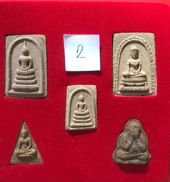 ***ชุดแจกกรรมการ***พระหลวงพ่อทบ ธัมมปัญโญ เนื้อผงผสมว่าน ออกวัดช้างเผือก ปี2519(ชุดที่2))
