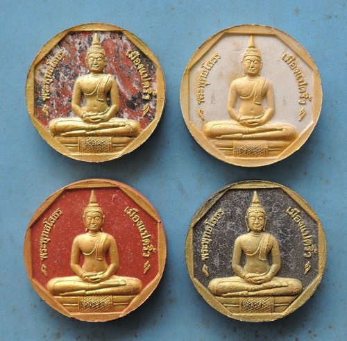 500.- หลวงพ่อโสธร รุ่น ทองประธาน ปี 50 พิมพ์ใหญ่ พร้อมกล่องเดิม พระสวย รวม 4 องค์