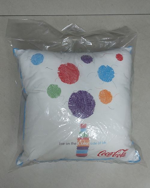 หมอนอิงโคคาโคล่า ขนาด15x15นิ้ว ยังไม่ได้ใช้