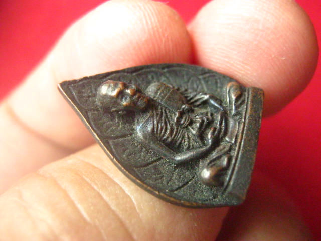 เหรียญหล่อรูปใบโพธิ์ พระครูปัญญาวุธคุณ (สำอางค์) วัดราชสิทธาราม (พลับ) ปี 2538