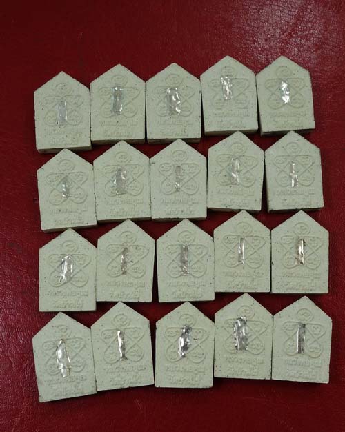 ***แพ็ค20องค์สุดคุ้ม***ขุนเเผนพรายกุมารพิมพ์เล็กกรรมการเนื้อแตกลายงาฝังตะกรุดเงิน หลวงพ่อคูณ ปริสุทโ