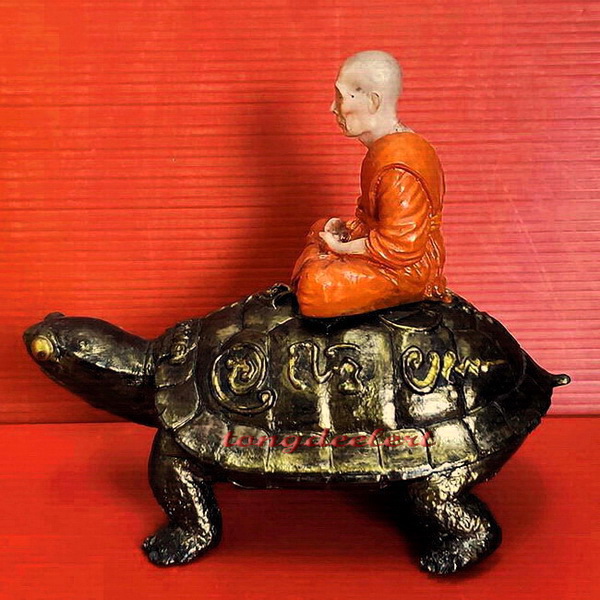 รูปเหมือนบูชาหลวงปู่หลิวนั่งเต่า วัดไร่แตงทอง เนื้อเรซิ่น หายาก สวยมากค่ะ