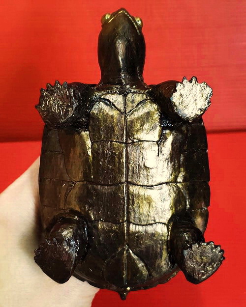 รูปเหมือนบูชาหลวงปู่หลิวนั่งเต่า วัดไร่แตงทอง เนื้อเรซิ่น หายาก สวยมากค่ะ