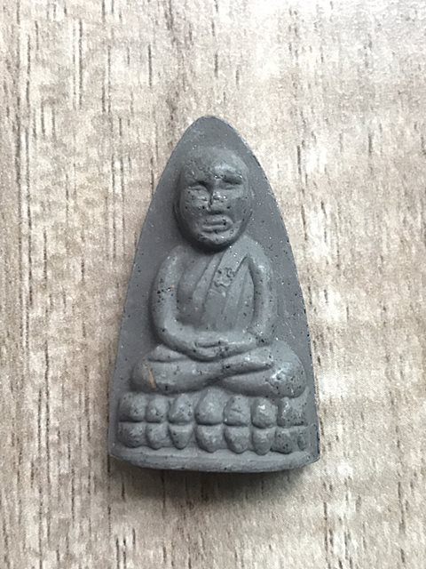 หลวงปู่ทวด ๑ ในแผ่นดิน วัดทรายขาว จ.สงขลา พร้อมโรยผงวิเศษและตะกรุด1ดอก