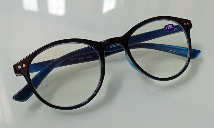 แว่นตาสายตายาว Black&Blue Frame M7009 ของใหม่ ราคา3,990เยน กรอบเฟรมดำ-ฟ้า ขอบแว่นโลหะ2จุด