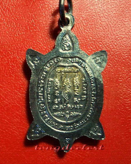 เหรียญพญาเต่าเรือน หลวงปู่หลิว รุ่นเพื่อมาตุภูมิ กะไหล่เงิน สวยมากค่ะ