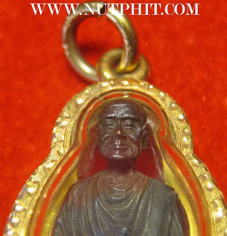 รูปหล่อสมเด็จโต ปี ๓๓ +โค๊ต+เลี่ยมทองคำ+บัตรรับรองพระแท้*221