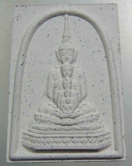 พระพุทธเจ้า ๕ พระองค์ วัดพระธาตุผาซ่อนแก้ว