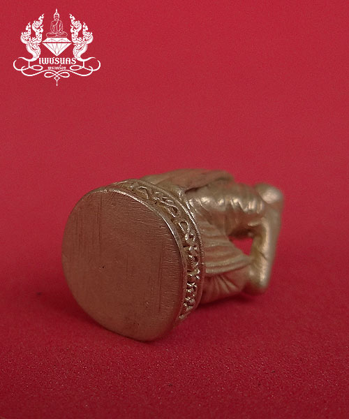 รูปหล่อนั้งยอง หลวงพ่อคูณ ปริสุทโธ วัดบ้านไร่ เนื้อเงิน ปี.๓๖