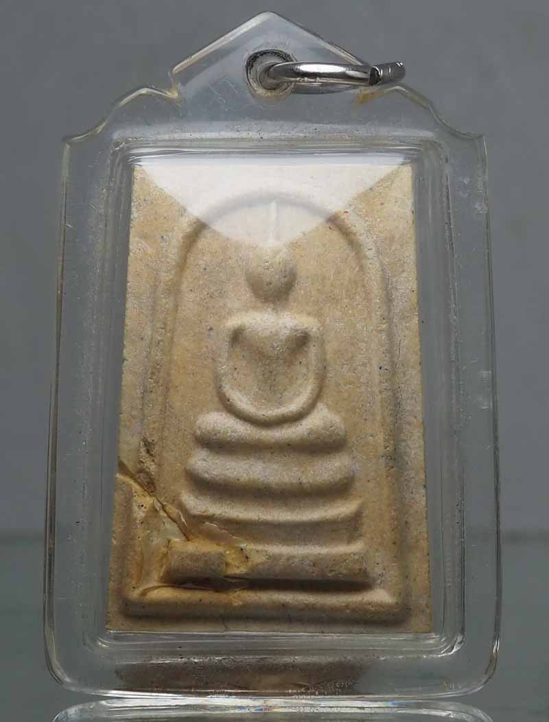 สมเด็จวัดกุฏโง้ง หลวงปู่ทิมปลุกเศกพระมีแตกหัก ร้าวรานและซ่อมมาตามภาพครับท่าน