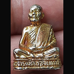 พระรูปหล่อพระครูพัดธาจิตตปัญโญ วัดบ้านด่านท่าเรือ