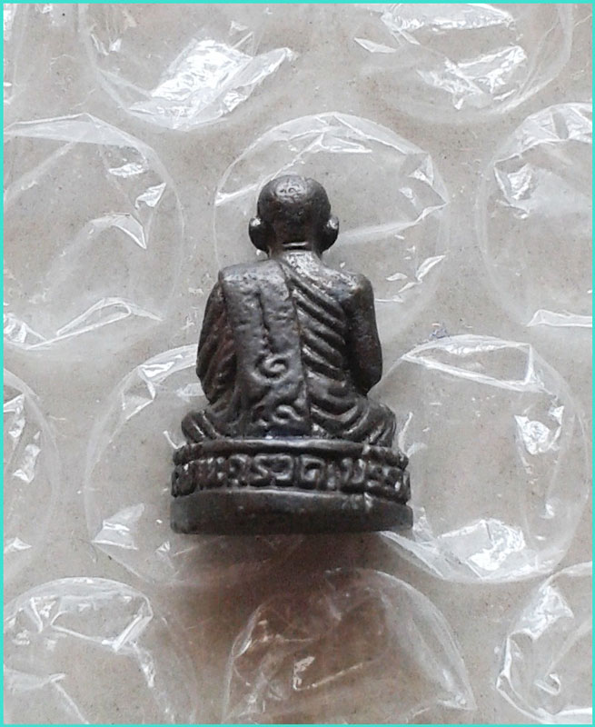 ..ลป.ผาด วัดบ้านกรวด ยร. พระรูปหล่อ พิมพ์ลอยองค์จิ๋ว เนื้อทองผสม รุ่น อายุ 97 ปี..