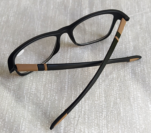แว่นสายตายาว ของใหม่ รุ่นเลนส์คมชัดสูงพิเศษ Black&Brown Frame Modern Design. พร้อมแถบยางกันลื่นหลุด