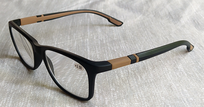 แว่นสายตายาว ของใหม่ รุ่นเลนส์คมชัดสูงพิเศษ Black&Brown Frame Modern Design. พร้อมแถบยางกันลื่นหลุด