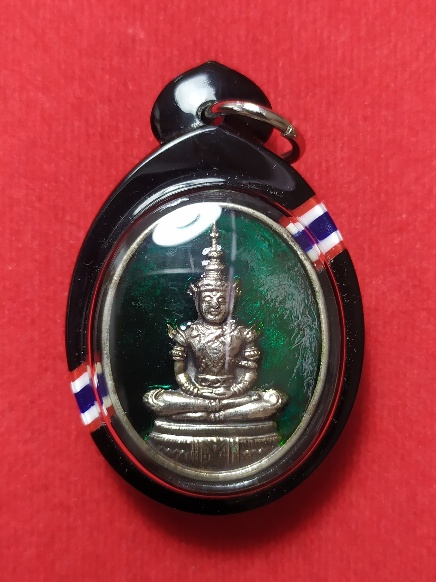 เคาะเดียว เหรียญพระแก้วมรกตลงยา ปี 39 เลี่ยมพร้อมใช้
