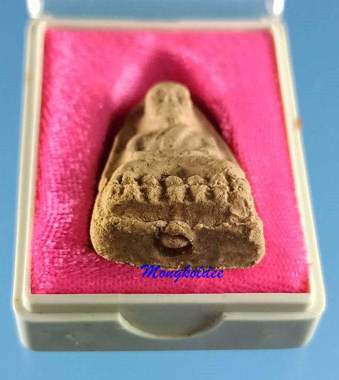 หลวงปู่ทวด รุ่นปาฏิหาริย์ ปี49 พระอาจารย์ไพโรจน์ วัดห้วยมงคล พิมพ์ใหญ่ เนื้อว่านเสน่ห์จันทร์แดง No.6