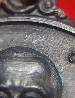 เหรียญกลมหลวงพ่อคูณปี18 วัดบ้านไร่ บล็อคนิยม วงเดือนชัดเจน ขอบปริ้น สวยครับ