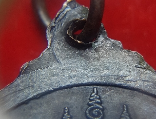 เหรียญกลมหลวงพ่อคูณปี18 วัดบ้านไร่ บล็อคนิยม วงเดือนชัดเจน ขอบปริ้น สวยครับ