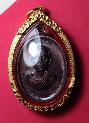 TOP สุดของรุ่น เหรียญเจริญพรบน บล็อคนวะ ล.ลิงใหญ่ติดไหล่ ปี 36 เลี่ยมทองคำ พร้อมบัตรพระแท้