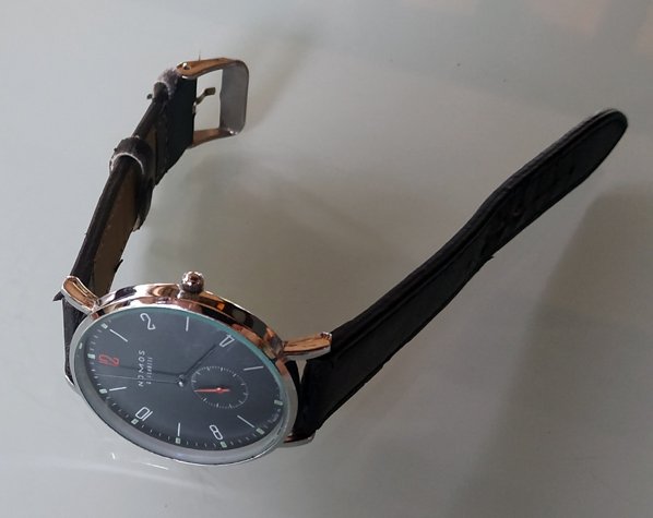 นาฬิกา NOMOS GLASHUTTE หน้าปัดดำ แยกเข็มวิแดง man size สายหนัง เลข12แดง ขอบล่างอักษรmade in GERMANY