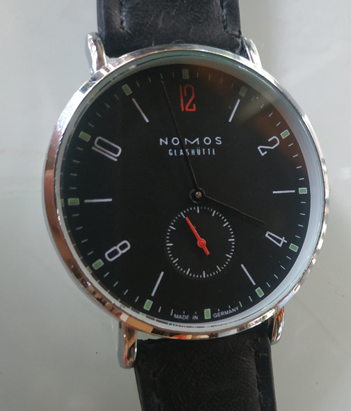 นาฬิกา NOMOS GLASHUTTE หน้าปัดดำ แยกเข็มวิแดง man size สายหนัง เลข12แดง ขอบล่างอักษรmade in GERMANY