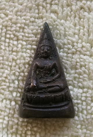 พระพิมพ์นางพญาหล่อ เนื้อสำริด หลวงพ่อสมชาย วัดปริวาส จ.กรุงเทพ ปี ๒๕๓๒