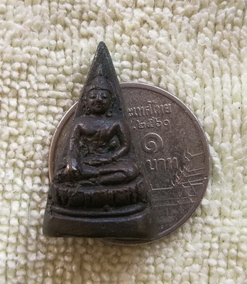 พระพิมพ์นางพญาหล่อ เนื้อสำริด หลวงพ่อสมชาย วัดปริวาส จ.กรุงเทพ ปี ๒๕๓๒