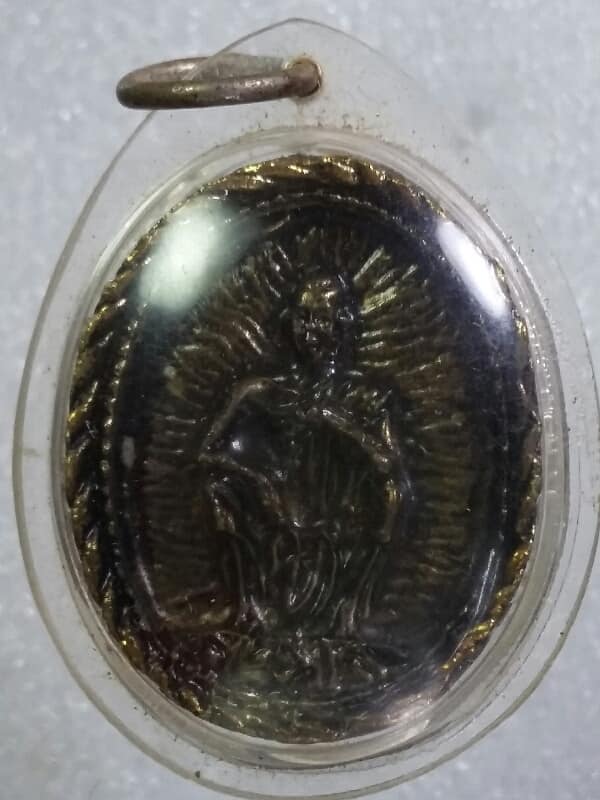 เหรียญหล่อเกลียวเชือก หลวงพ่อคูณ ปริสุทโธ รุ่น อยู่ไหน ก็รวย  เลี่ยมพลาสติก  เคาะเดียวครับ