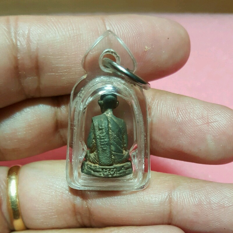 รูปหล่อเบ้าทุบเล็ก หลวงพ่อคูณรุ่นอายุยืน ออกวัดแจ้งนอก เนื้อนวะโลหะ