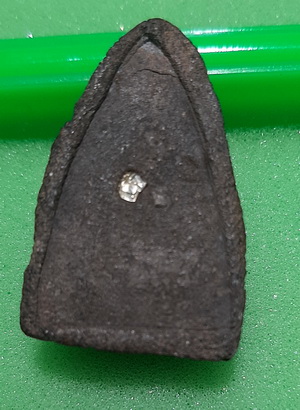 หลวงปู่ทวด รุ่น ๕ แชะ พิมพ์ใหญ่ เนื้อผงว่าน หลวงพ่อท่านแดง วัดศรีมหาโพธิ์ จ.ปัตตานี ปี ๒๕๓๘ หลังฝังเ