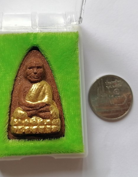 หลวงปู่ทวด พระราหู วัดหัวยมงคล  รุ่นปาฏิหารย์ เนื้อว่านแดง ปัดทอง พร้อมกล่องเดิมๆ ราคาต่ำกว่าวัด