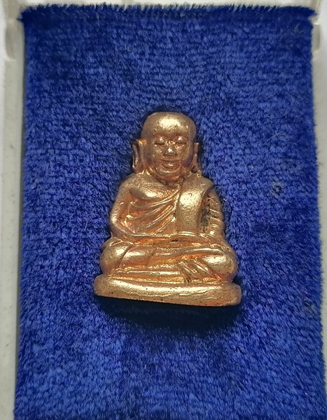 พระรูปหล่อ หลวงพ่อเงิน  วัดท่ามะไฟ ปี2537 เนื้อทองแดงผิวไฟ พร้อมกล่องสวยๆ