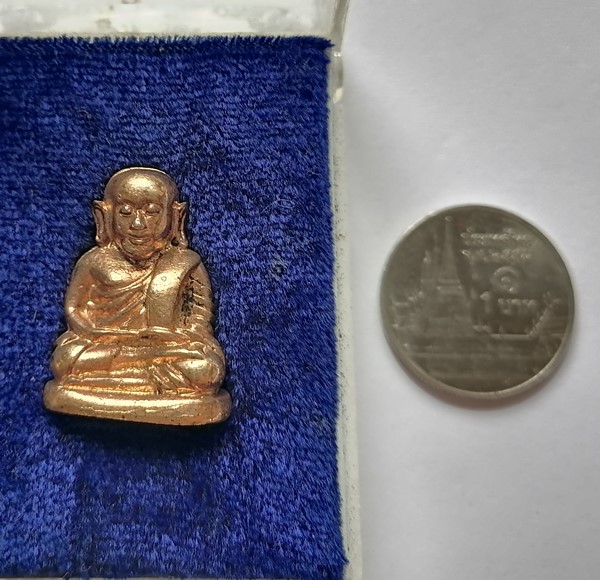 พระรูปหล่อ หลวงพ่อเงิน  วัดท่ามะไฟ ปี2537 เนื้อทองแดงผิวไฟ พร้อมกล่องสวยๆ