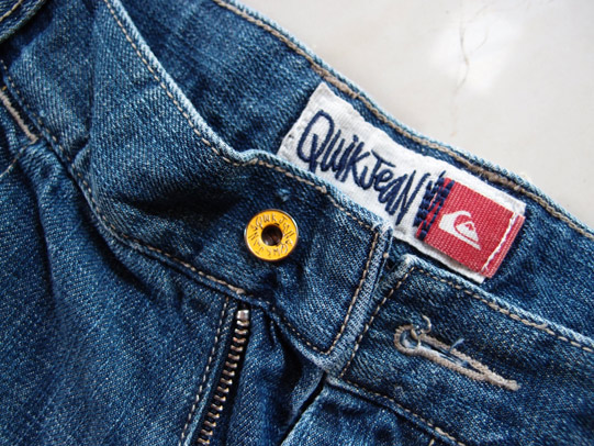 ยีนส์ขาสั้น QUIKSILVER ของแท้ ลูกเล่นดีไซน์ทั้งตัว อย่างแจ่ม QuikJean เอว29-30นิ้ว