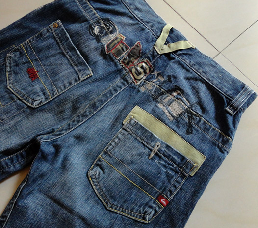 ยีนส์ขาสั้น QUIKSILVER ของแท้ ลูกเล่นดีไซน์ทั้งตัว อย่างแจ่ม QuikJean เอว29-30นิ้ว